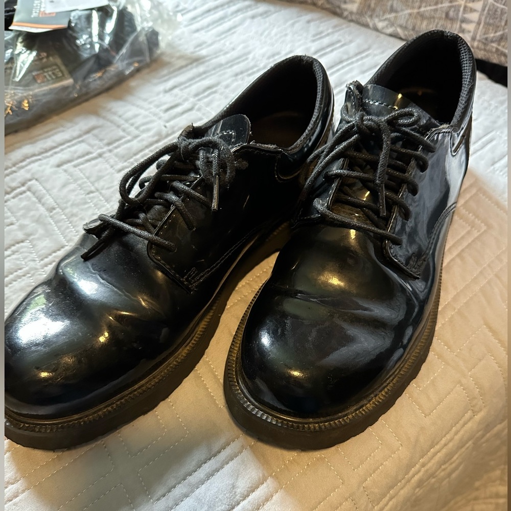 Bates women’s parent leather shoes
